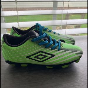 Umbro boys cleats barely worn, size 11.